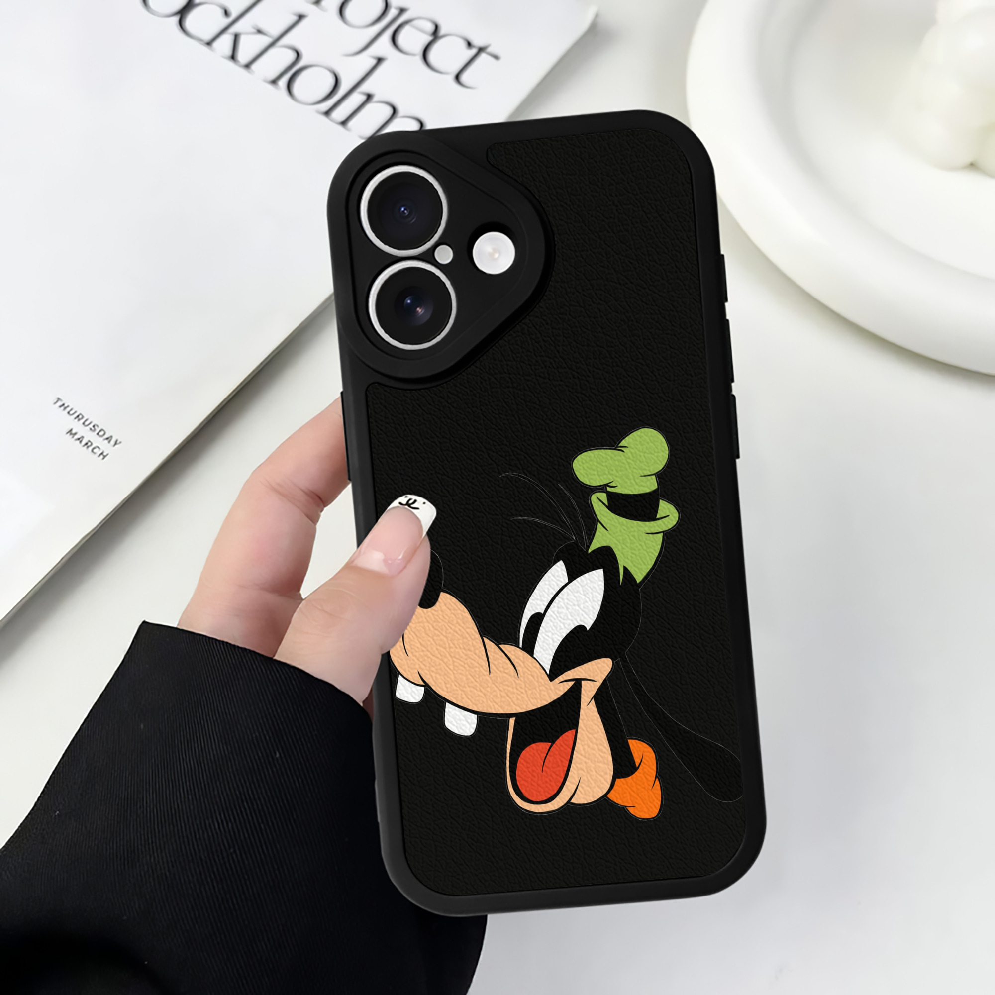 （画像用） ミッキーマウス Mickey Mouse 【iPhone 16シリーズ対応】シリコンスマホケース（レザー調） 材質：シリコン